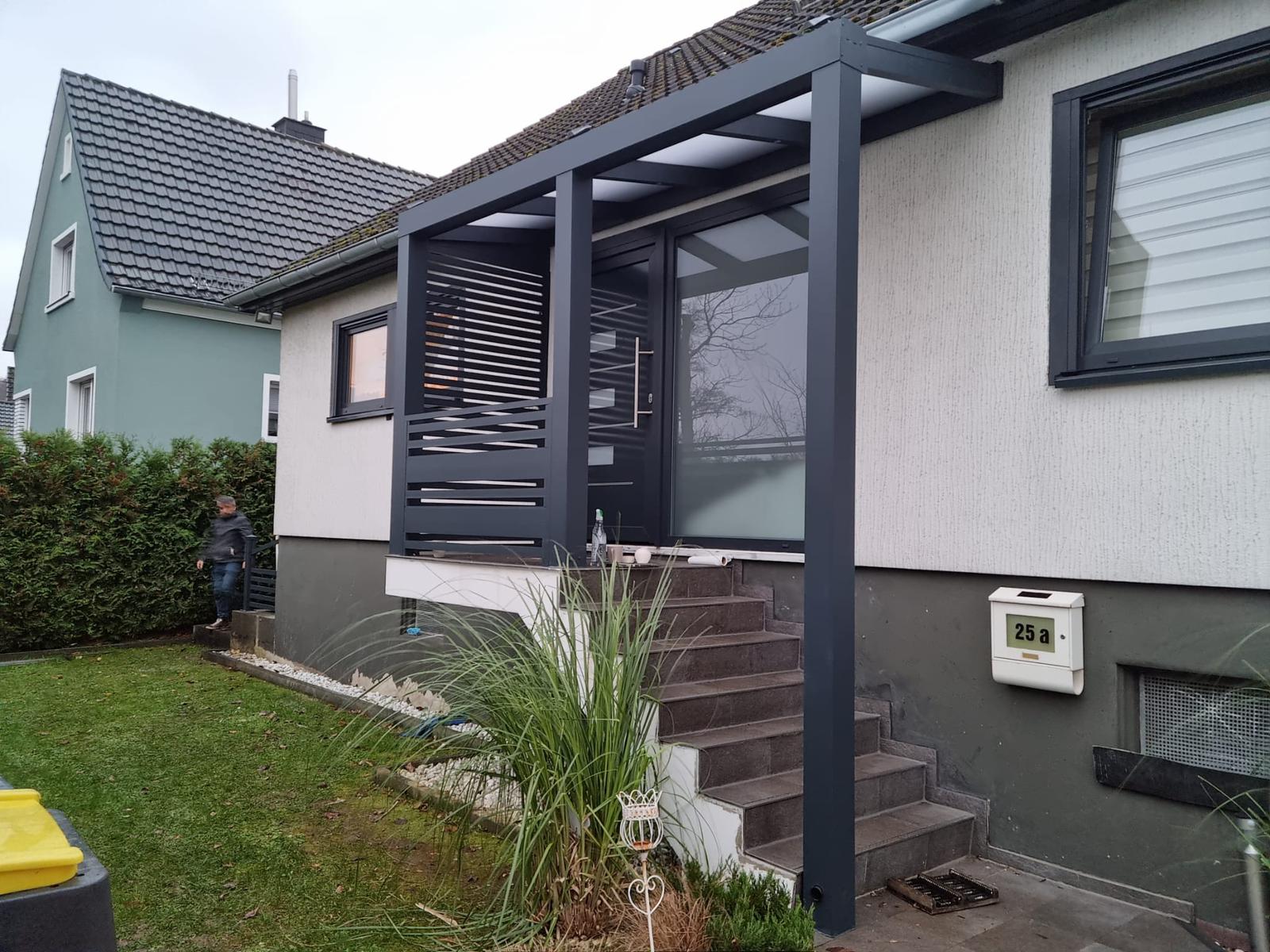 Terrassenüberdachung mit Sichtschutzelement in Peine